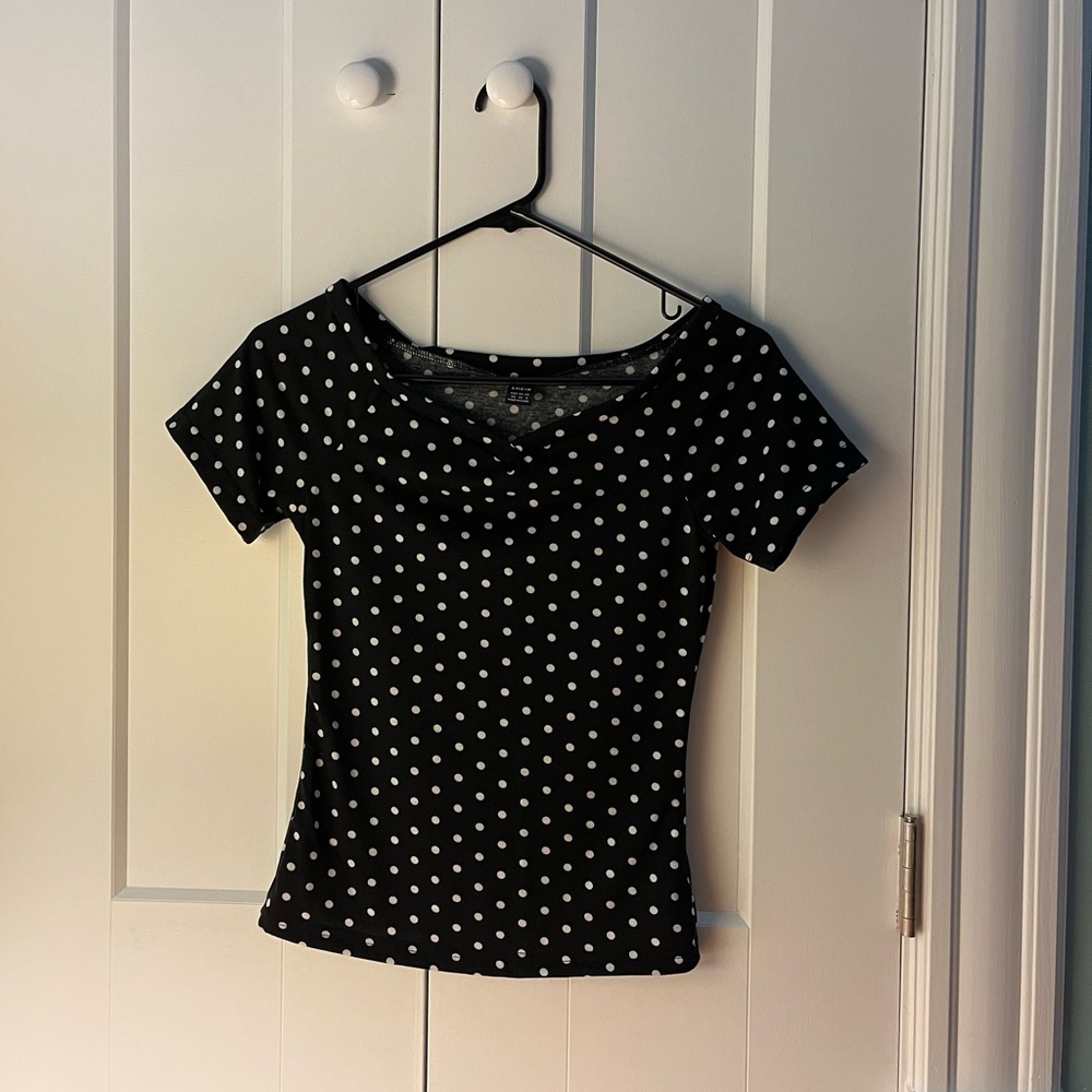 B&W Polka Dot V-Neck